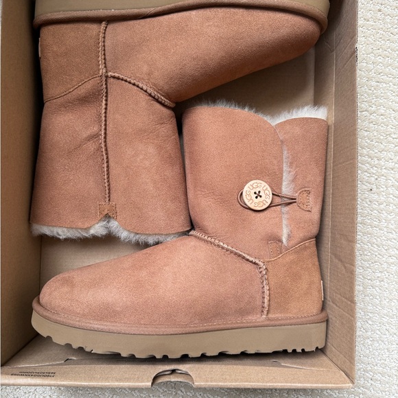 UGG Bailey Button II - Picture 8 of 9